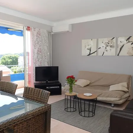 아파트 Comfortable Appt For 4 Terrasse Parking Wifi Ac 앙티브